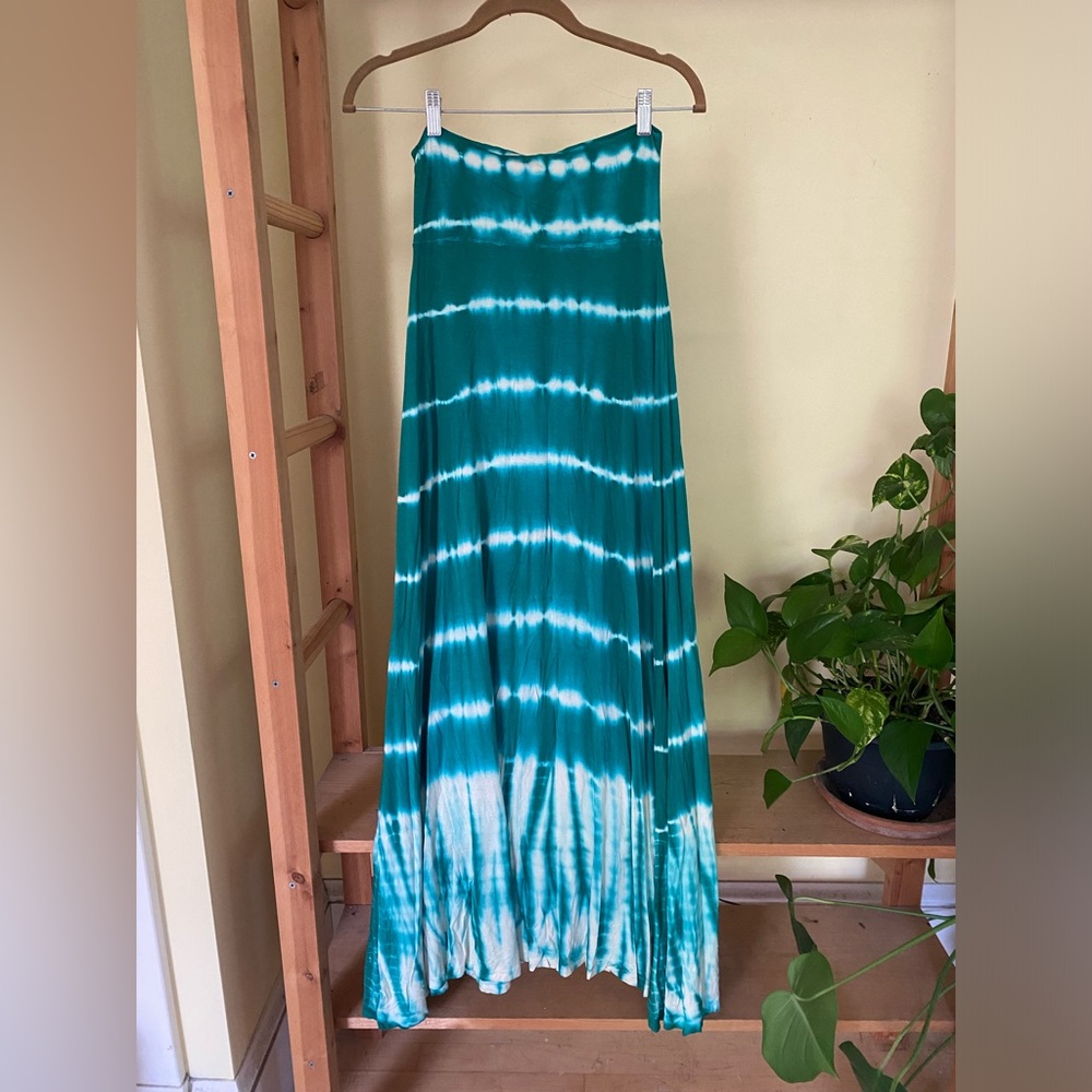 Design History tie dye maxi skirt size medium